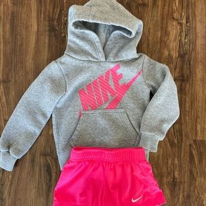 Toddler Girls Nike Hoodie/Short Set